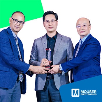 Kingly Song, Vice President of Service and Sales for Greater China, accepts the 2025 Global Electron